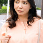 電車でさわられた六十路母 沢口紫乃 六十歳522416