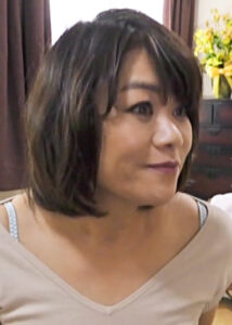 まさか･･･私で勃起しちゃったの？！ ～父が寝ている横で母に中出しする息子～520206