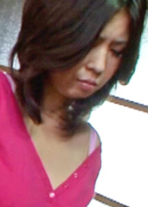 色っぽいお母さんは好きですか！？我慢できない長男の肉棒に堕ちる熟母の快感に溺れる禁断のSEX！528037