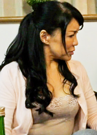 長男が痴女に！？想像して興奮する完熟お母さんが情欲の果ての変態痴女セックスにハマる！529857