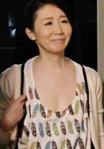 母さん、ボクを誘惑してるんですか?大胆なノースリーブにノ―ブラの母さんがエロ過ぎて我慢出来ずに生ハメSEX!534227