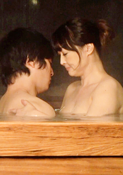 離れて暮らす母に一途な思いをぶつける愚息。そんな思いに揺れ肉欲性交に溺れるふたり･･･。534236