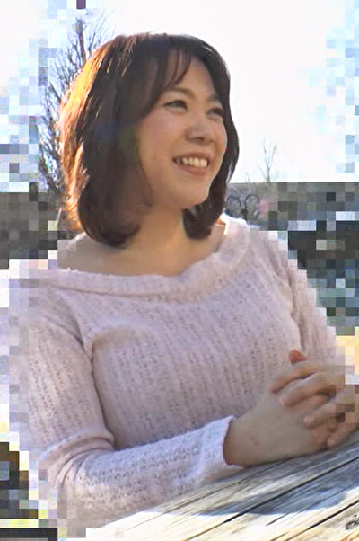 喘ぎ声が可愛い熟女！どこ突かれても気持ちいい！！529552