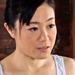 妻の出産を控え実家に戻った僕達。久々に会った母の無防備にチラ見せする乳首がエロ過ぎて･･･！543034